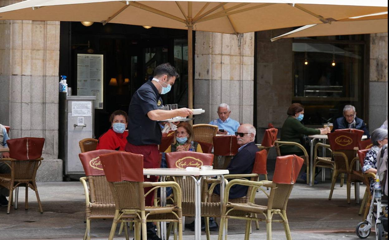 Detenido por ofrecer dinero a menores a cambio de sexo en la terraza de un  bar de Burgos | El Norte de Castilla