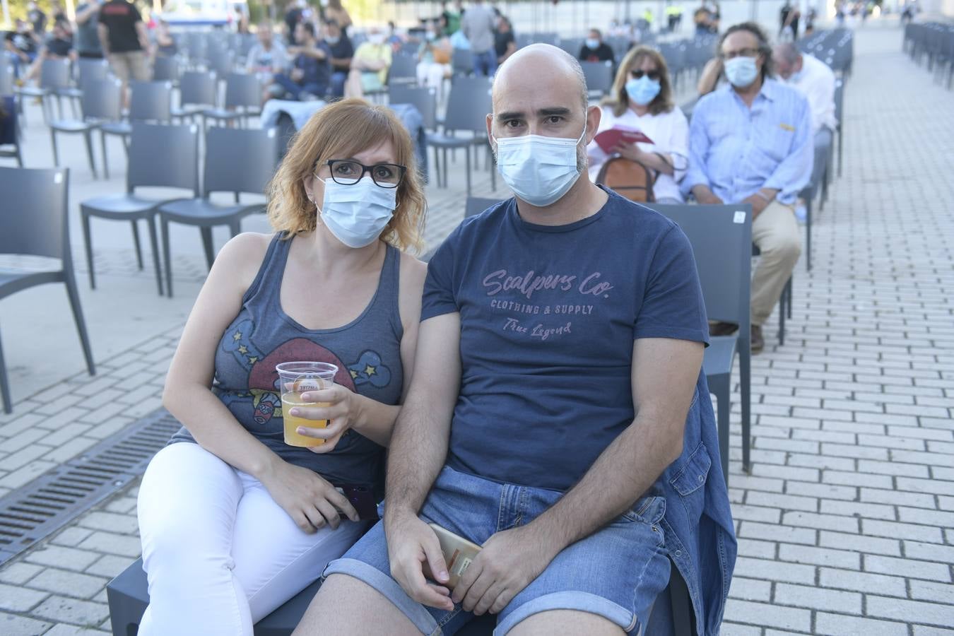 El veterano músico barcelonés ofreció un concierto junto a Gabriel Sopeña en el Patio de la Feria de Muestras, dentro del ciclo Viva la vida