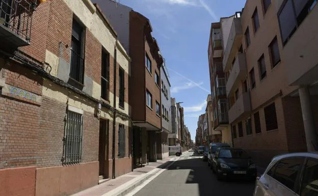 «No nos dejan salir de casa y no nos queda comida», afirma uno de los positivos del brote de Valladolid
