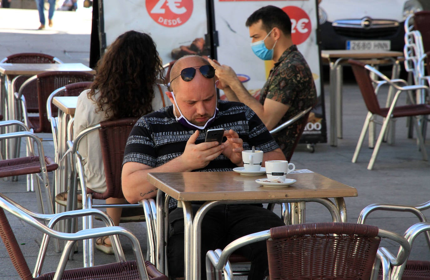 La Policía Local recuerda el uso obligatorio de la mascarilla.