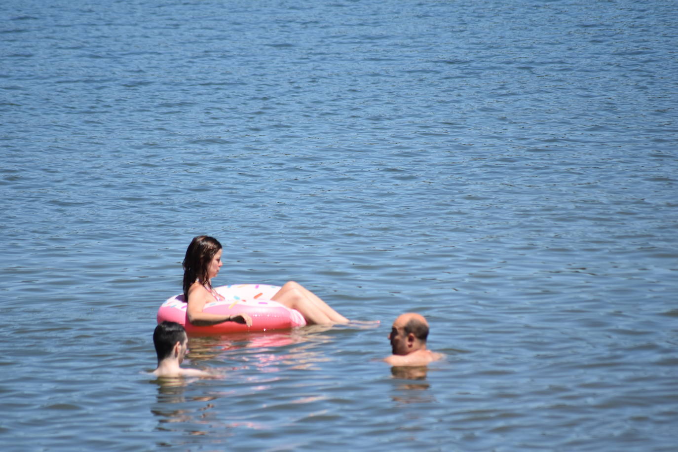 Fotos: Sol y playa en Aguilar