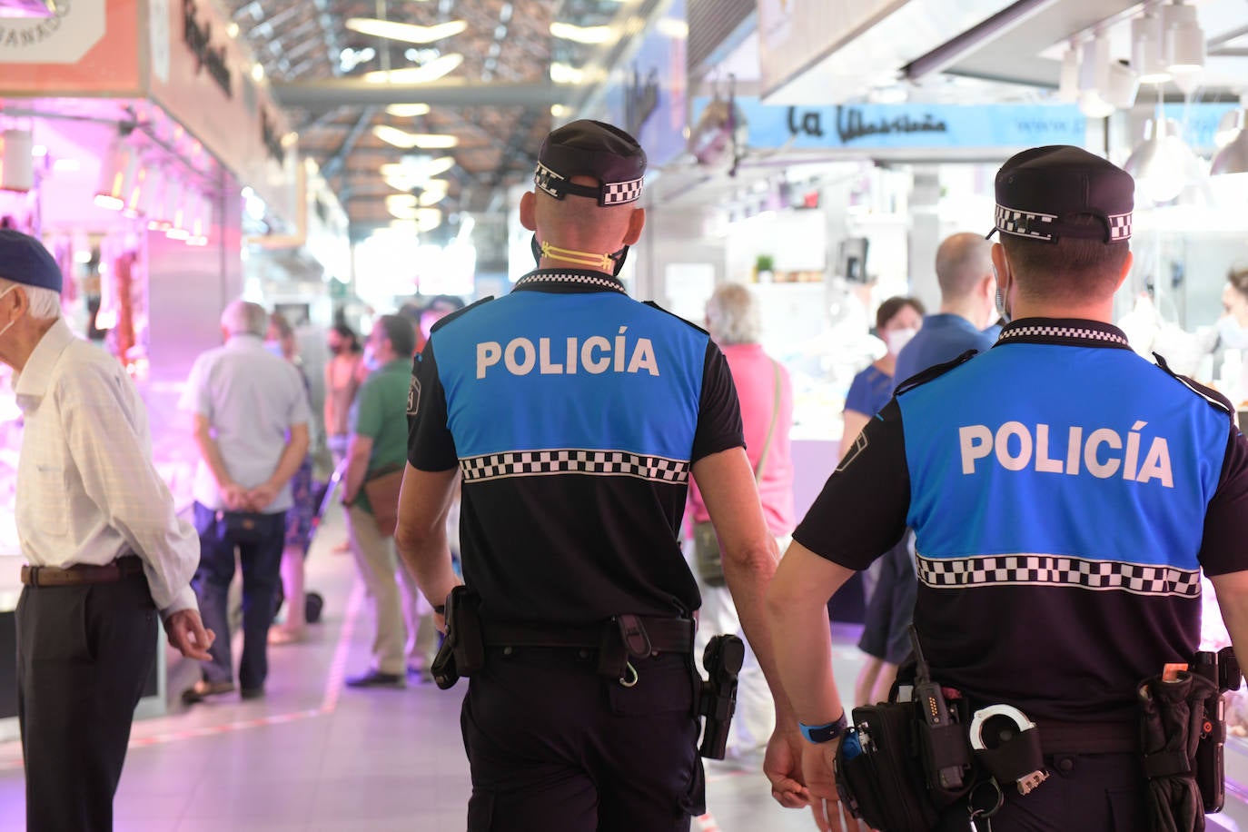 Fotos: La Policía de Valladolid controla el primer día de mascarillas obligatorias