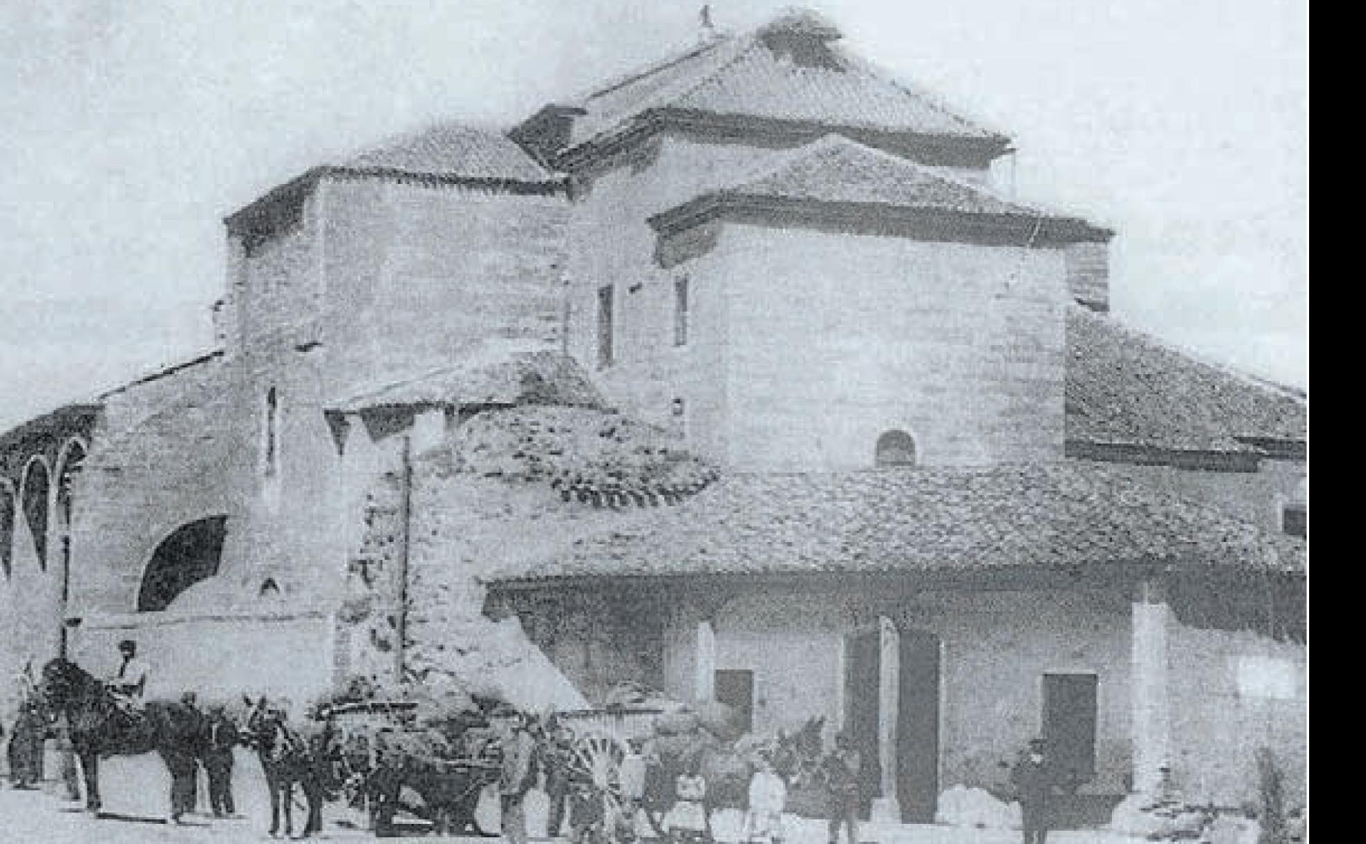 Fotografía antigua de la iglesia de Santa María del Camino, en Carrión de los Condes. 