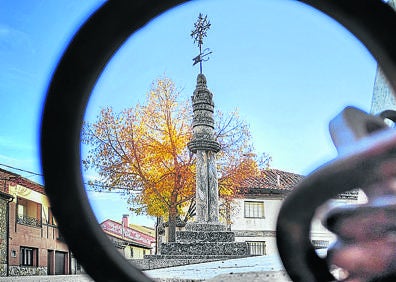 Imagen secundaria 1 - Rollo jurisdiccional de Rioseco de Soria y a la derecha, ábside iglesia de San Juan Bautista. 