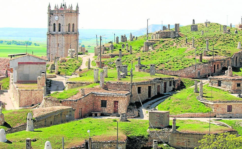 Panorámica del barrio de las bodegas, situado en un cerro que oculta en esta imagen las casas del casco antiguo.