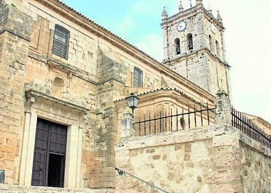 Imagen secundaria 1 - Exterior de la iglesia parroquial de San Millán y cabaña de pastores en el entorno de urbano de Baltanás. 