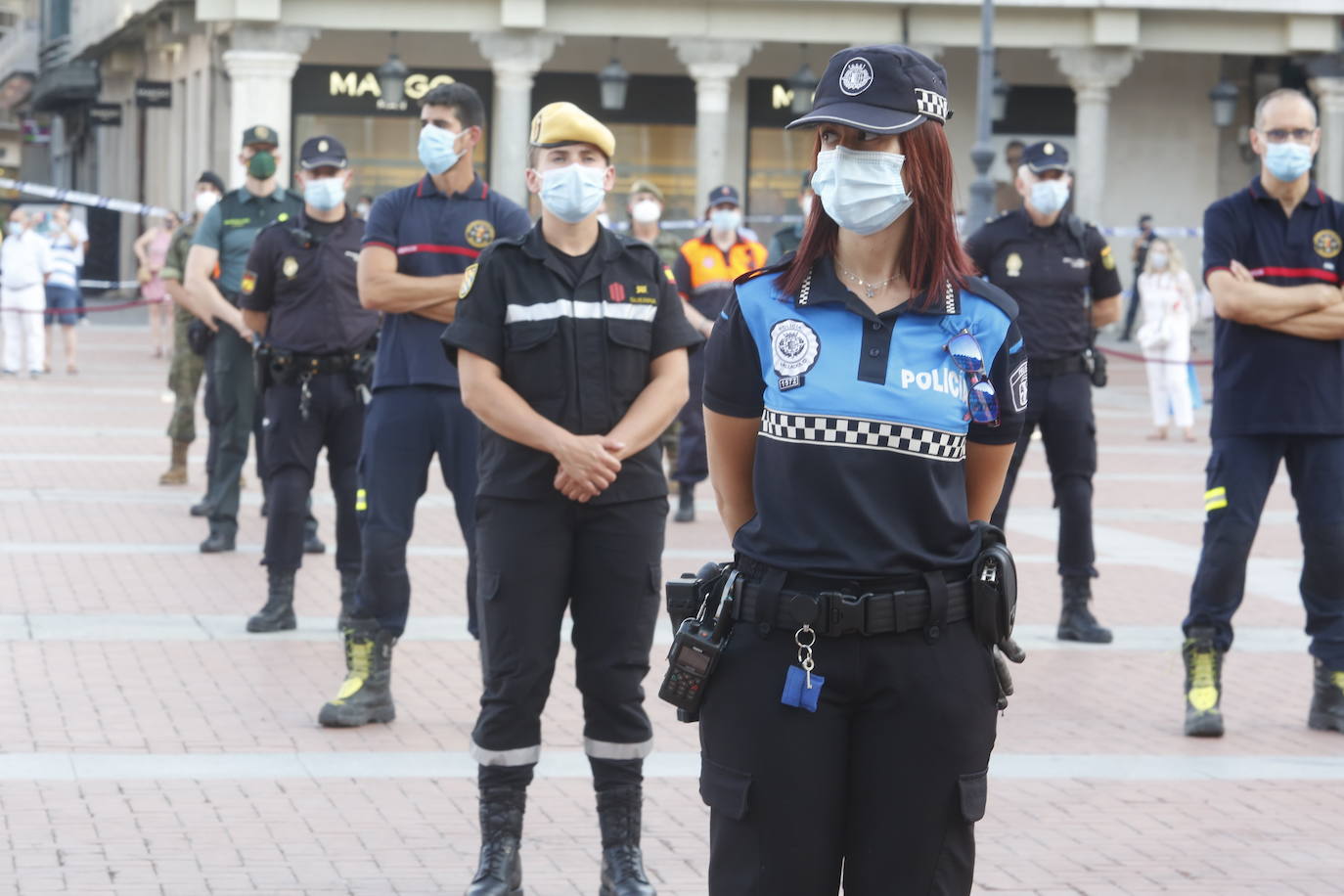 La ciudad ha recordado a las «800 víctimas» por el coronavirus en la provincia, según ha señalado el alcalde, Óscar Puente, en un acto celebrado en la Plaza Mayor vallisoletana