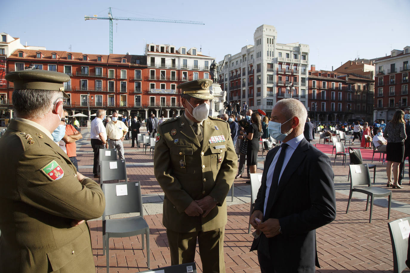 La ciudad ha recordado a las «800 víctimas» por el coronavirus en la provincia, según ha señalado el alcalde, Óscar Puente, en un acto celebrado en la Plaza Mayor vallisoletana