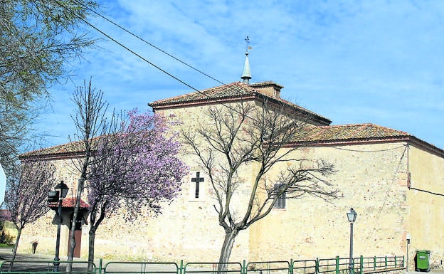 Ermita de Nuestra Señora de la Cruz, a las afueras del pueblo. 