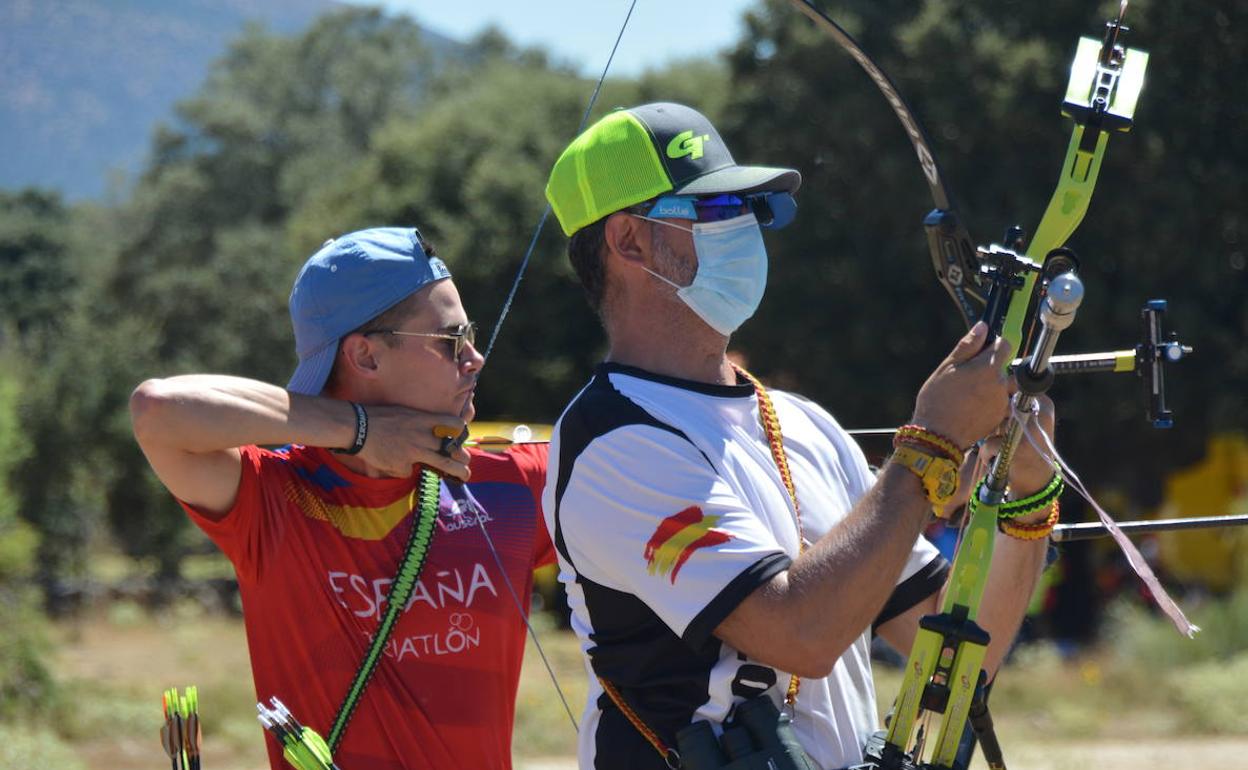 Carlos Iglesias se dispone a lanzar. 