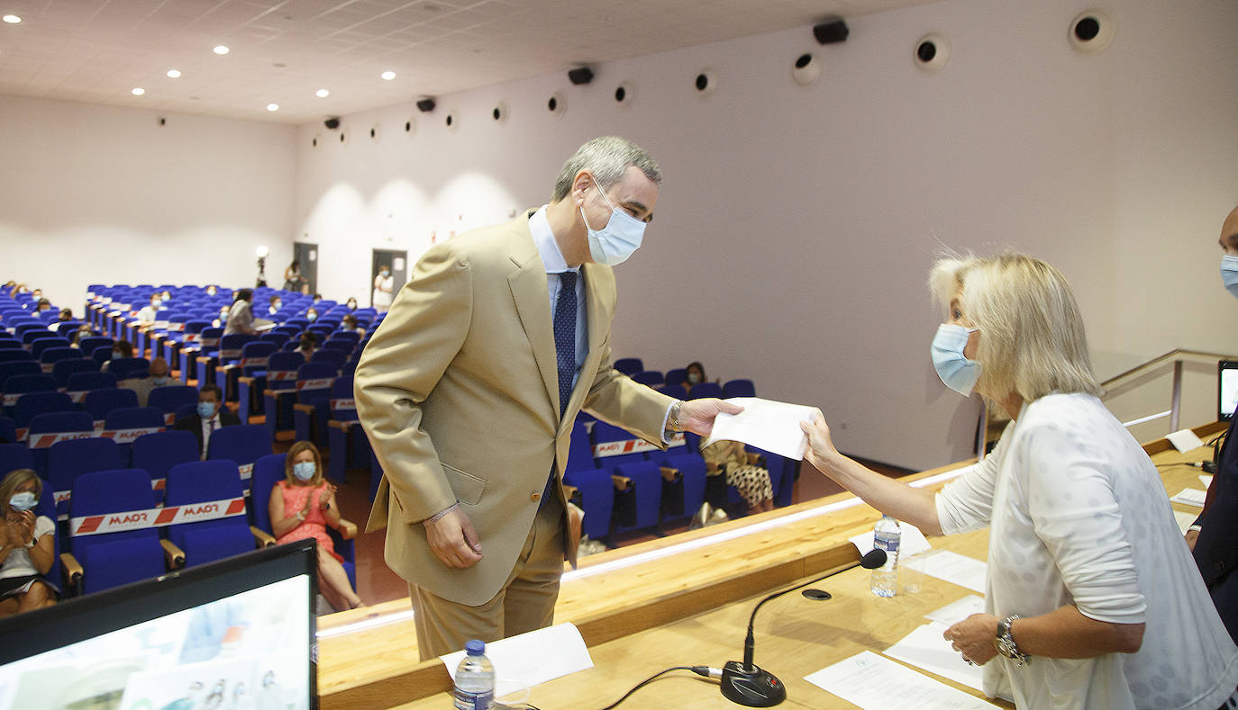 La Junta reconoce la labor de los investigadores que trabajaron en los equipos de análisis de pruebas PCR | Por sus manos pasaron loa análisis de casi 10.000 personas