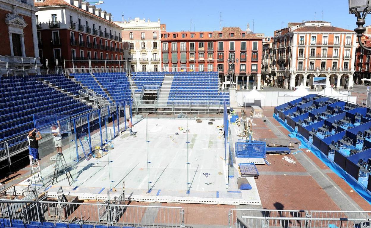 Plaza Mayor de Valladolid con la pista de pádel 