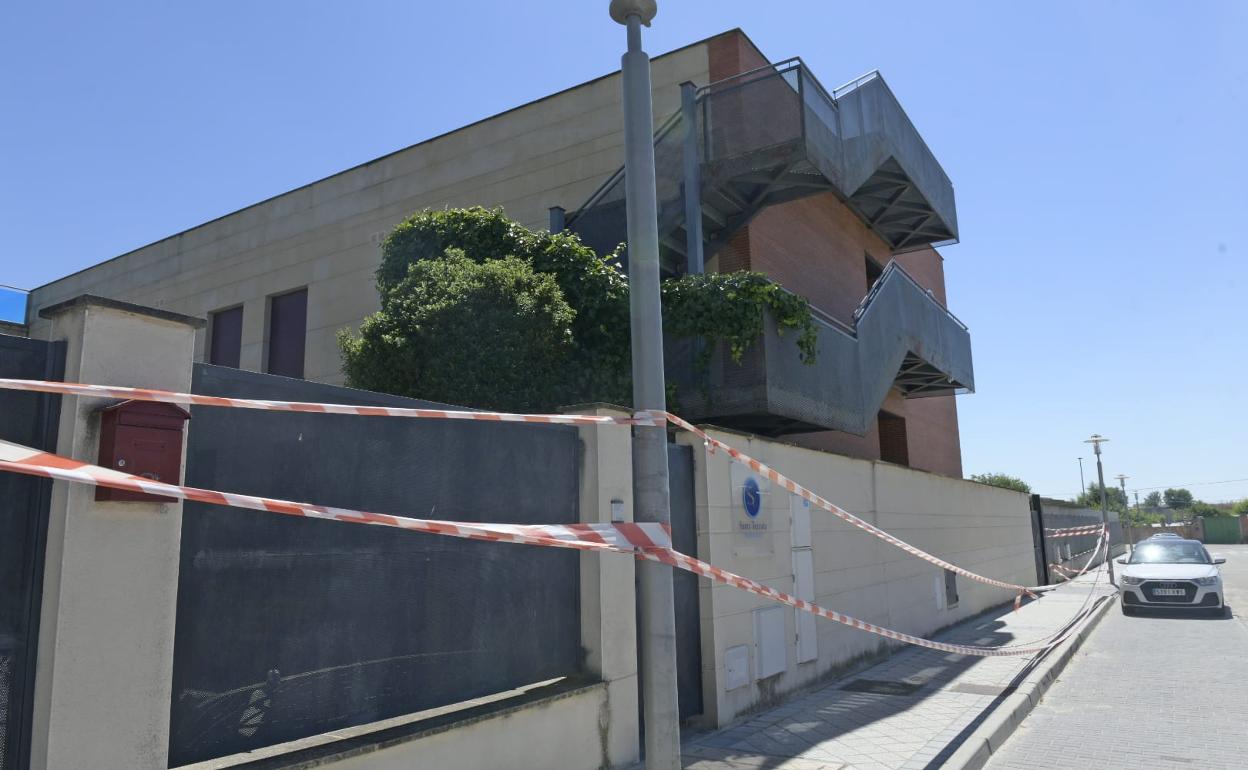 Los tres positivos obligan a cerrar la residencia del municipio, según la nueva orden de la Junta para proteger a los residentes.