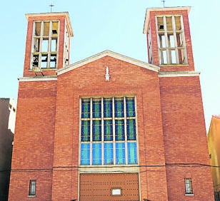 Imagen secundaria 2 - Casa consistorial de la localidad y parroquia de Nuestra Señora del Carmen en Veguellina de Órbigo 