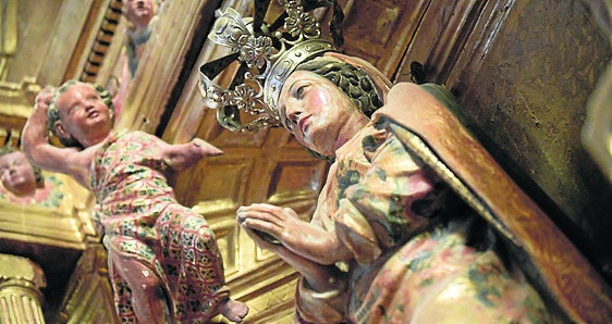 Detalle de la figura de Santa María en la iglesia de la Asunción. 