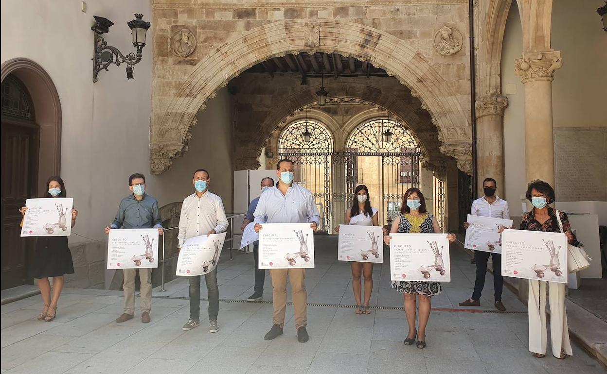 David Mingo, en el centro, junto a miembros de los ayuntamientos que colaboran en esta nueva iniciativa del área de Cultura.