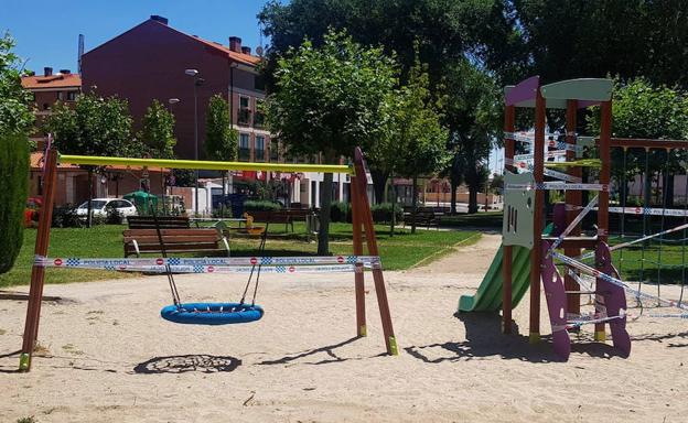 26/08/2020 | La Cistérniga precinta parques y pistas ante el brote de coronavirus detectado en una peña 