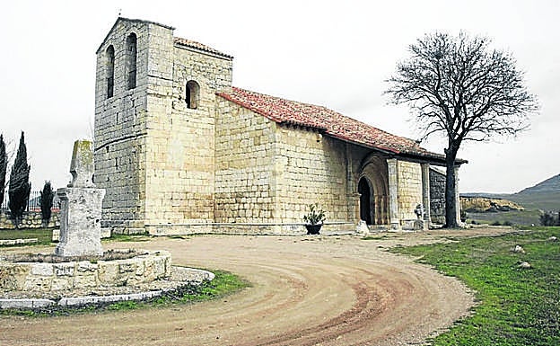 Imagen principal - Arriba, ermita de San Pedro, de construcción tardorrománica, como la iglesia parroquial; panorámica este desde el castillo.y arco del Norte o del Camino de Monzón de Campos