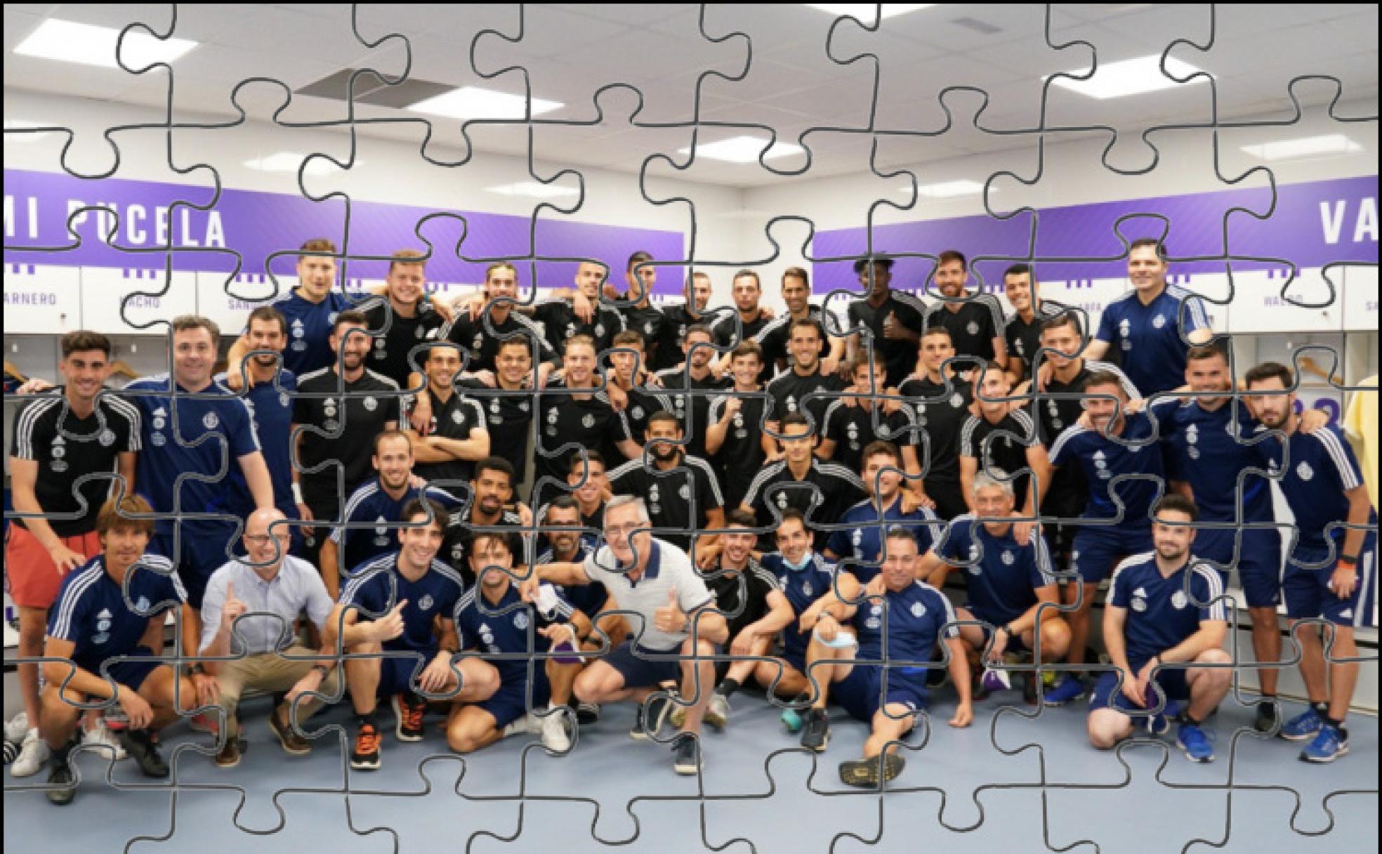 La plantilla del Real Valladolid 2019-20 celebra la permanencia en el vestuario. 