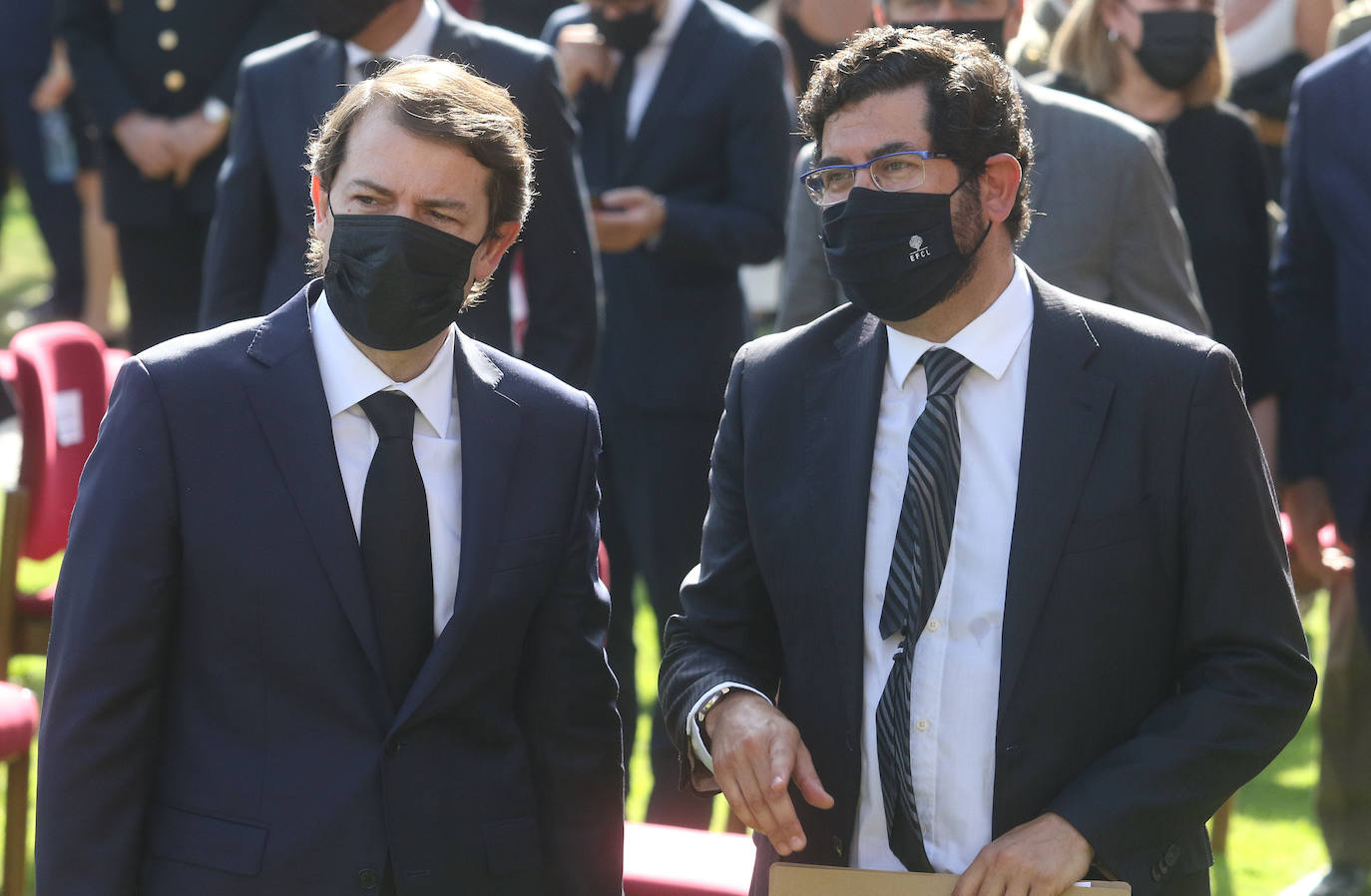 Asistentes al homenaje a los fallecidos por la pandemia celebrado en Segovia 