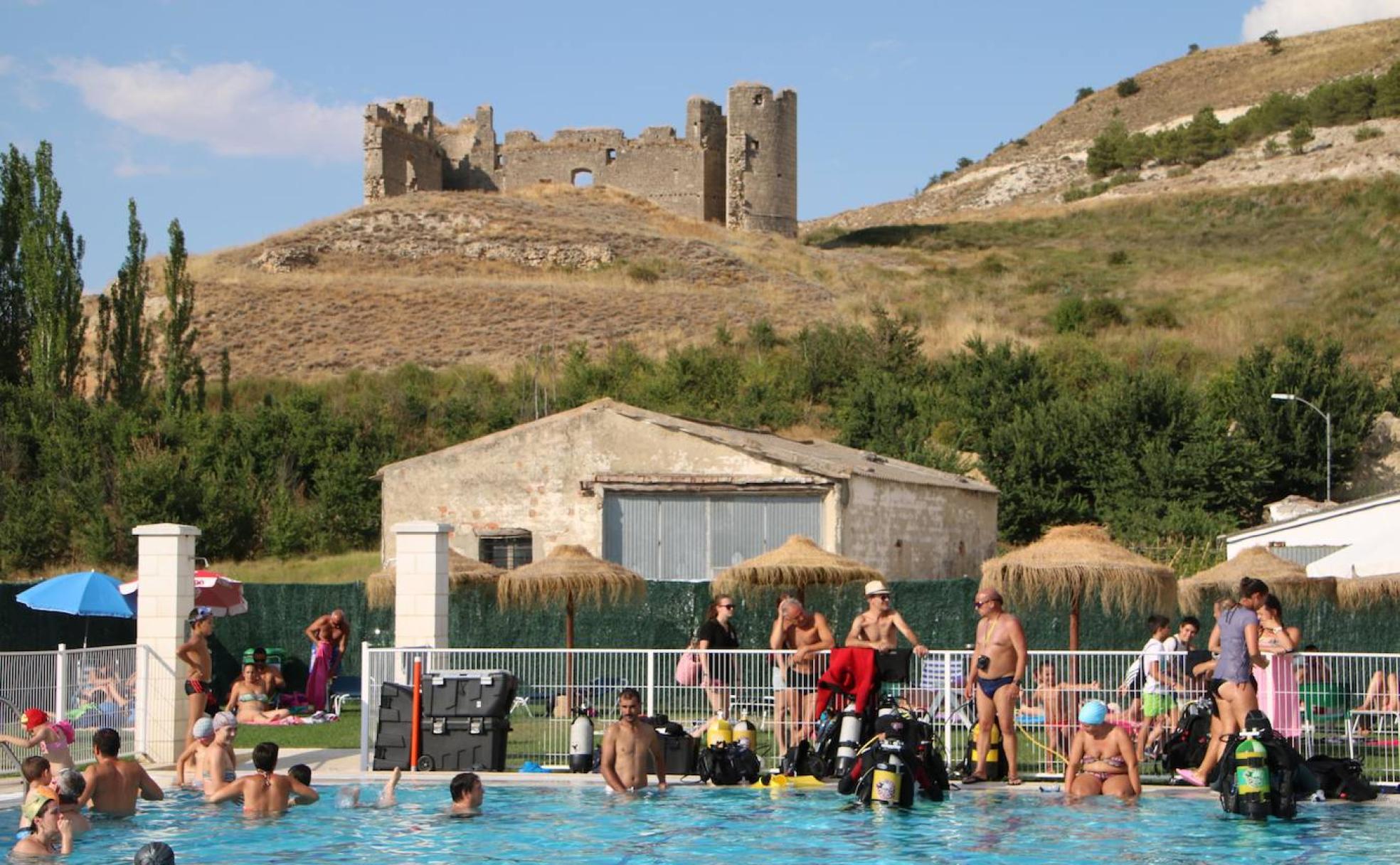 Curso de buceo en la piscina de Hornillos de Cerrato el año pasado. 