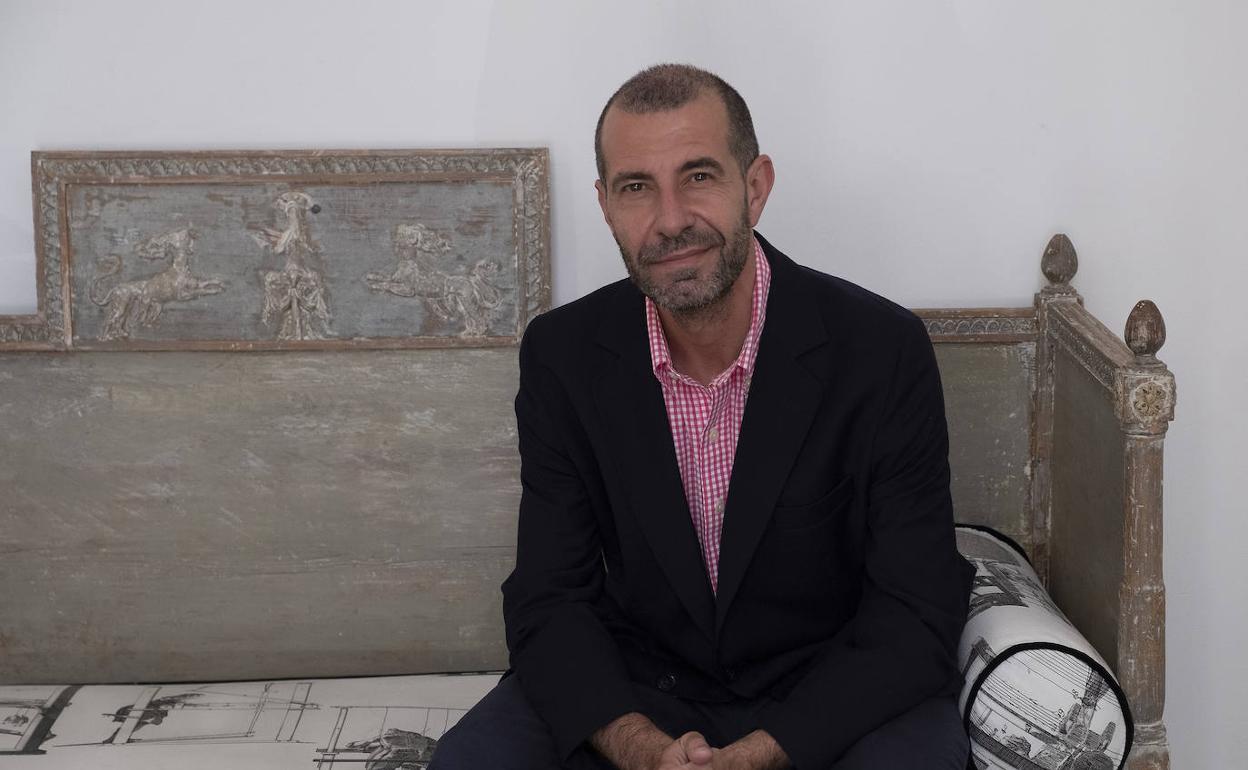 David Espinar posa instantes hacer de iniciar la entrevista. 