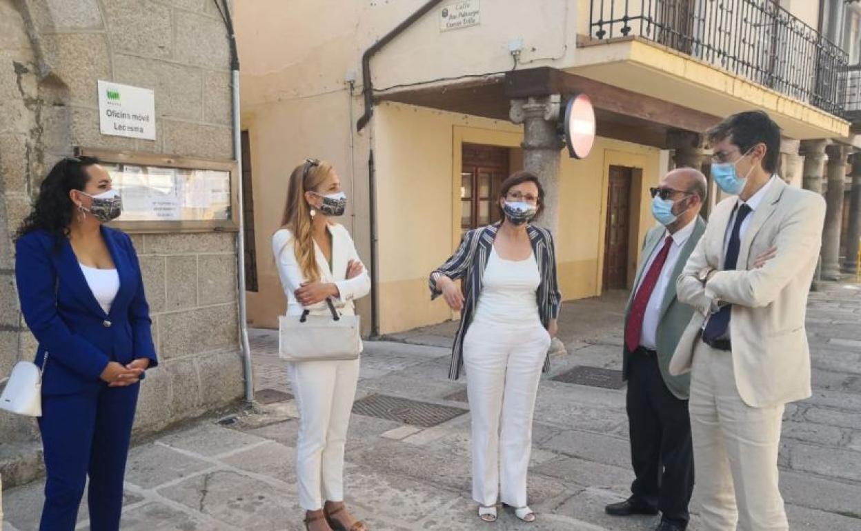 Un momento de la visita de los miembros de la Junta a Ledesma. 