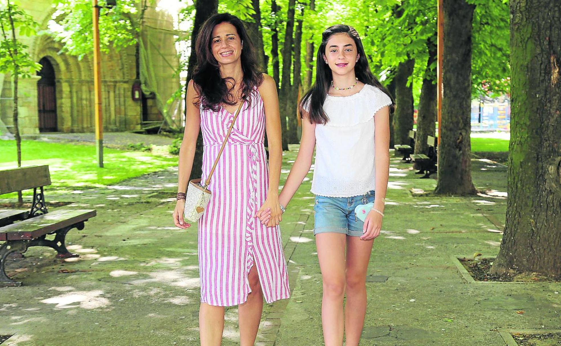 Beatriz Morales y su hija Sara, en la Huerta de Guadián.