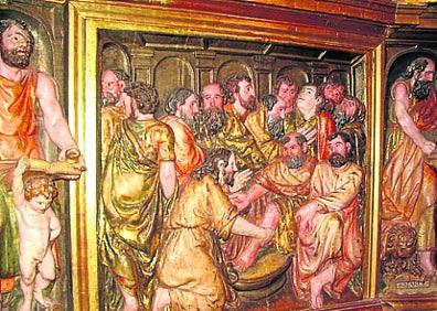 Imagen secundaria 1 - Arriba, pintura sobre tabla, en un retablo de la Iglesia de El Salvador; detalle de un relieve de un retablo de El Salvador y retablo de El Salvador, que muestra el esplendor patrimonial de Mayorga. 