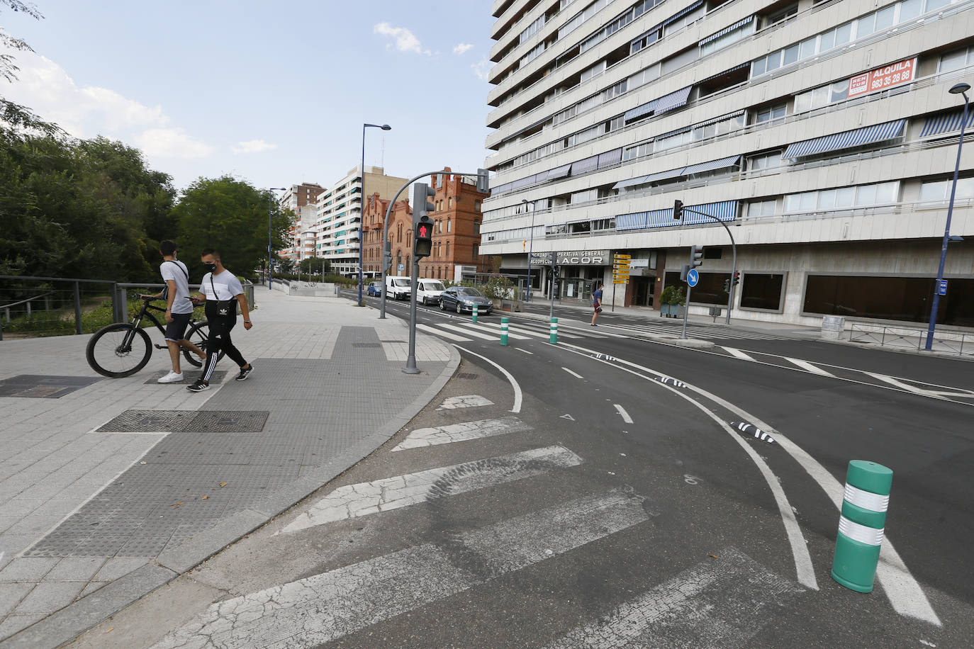 Fotos: El nuevo carril habilitado para bicis en el Paseo Isabel la Católica de Valladolid