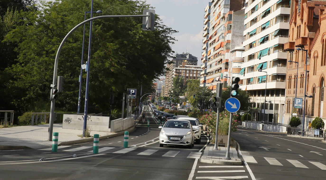 Fotos: El nuevo carril habilitado para bicis en el Paseo Isabel la Católica de Valladolid