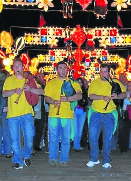 Parte de la charanga en un desfile. 