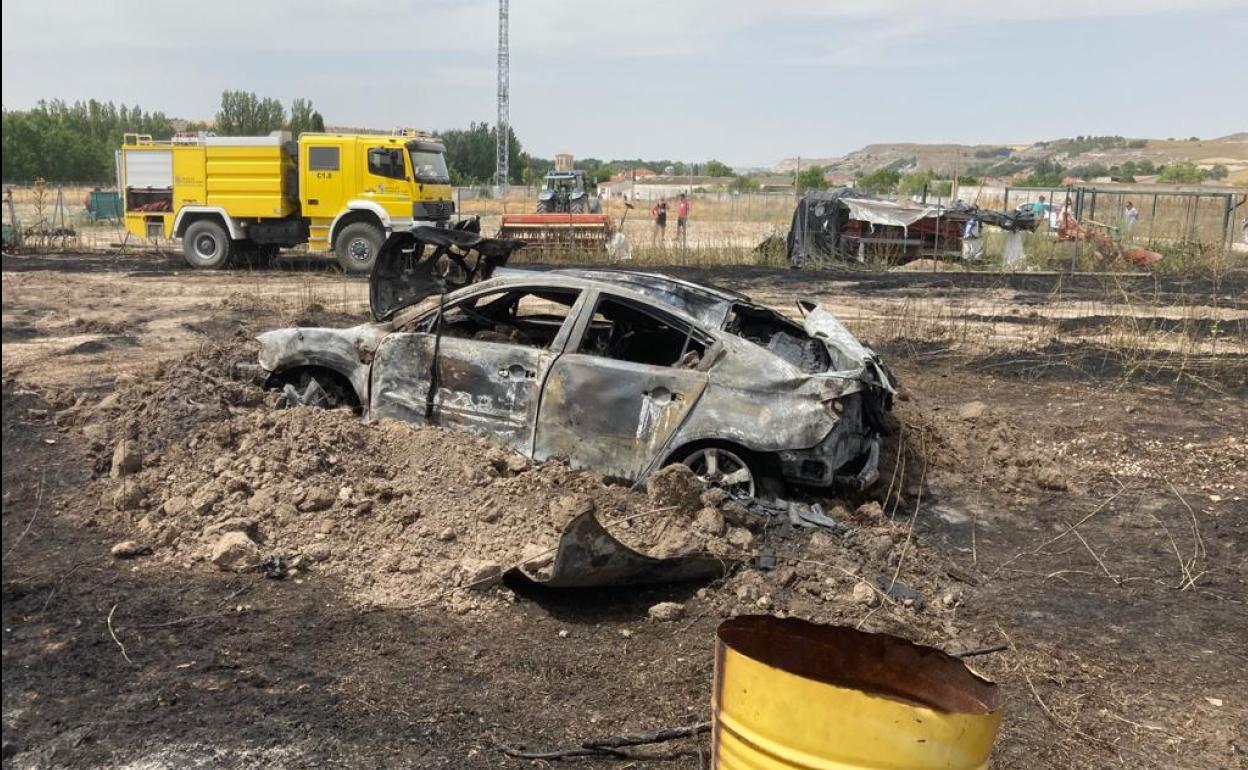 Incendio en una parcela de rastrojo en Rábano comarca de Peñafiel