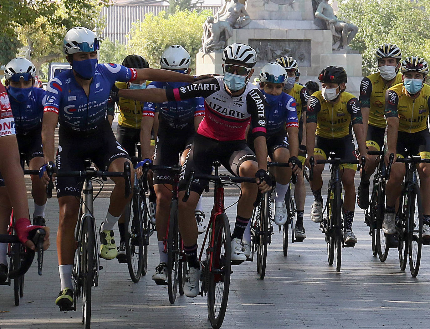 Prueba ciclista Sub 23 y Élite del Memorial Ángel Lozano de cicilismo con salida desde el Campo Grande de Valladolid. 