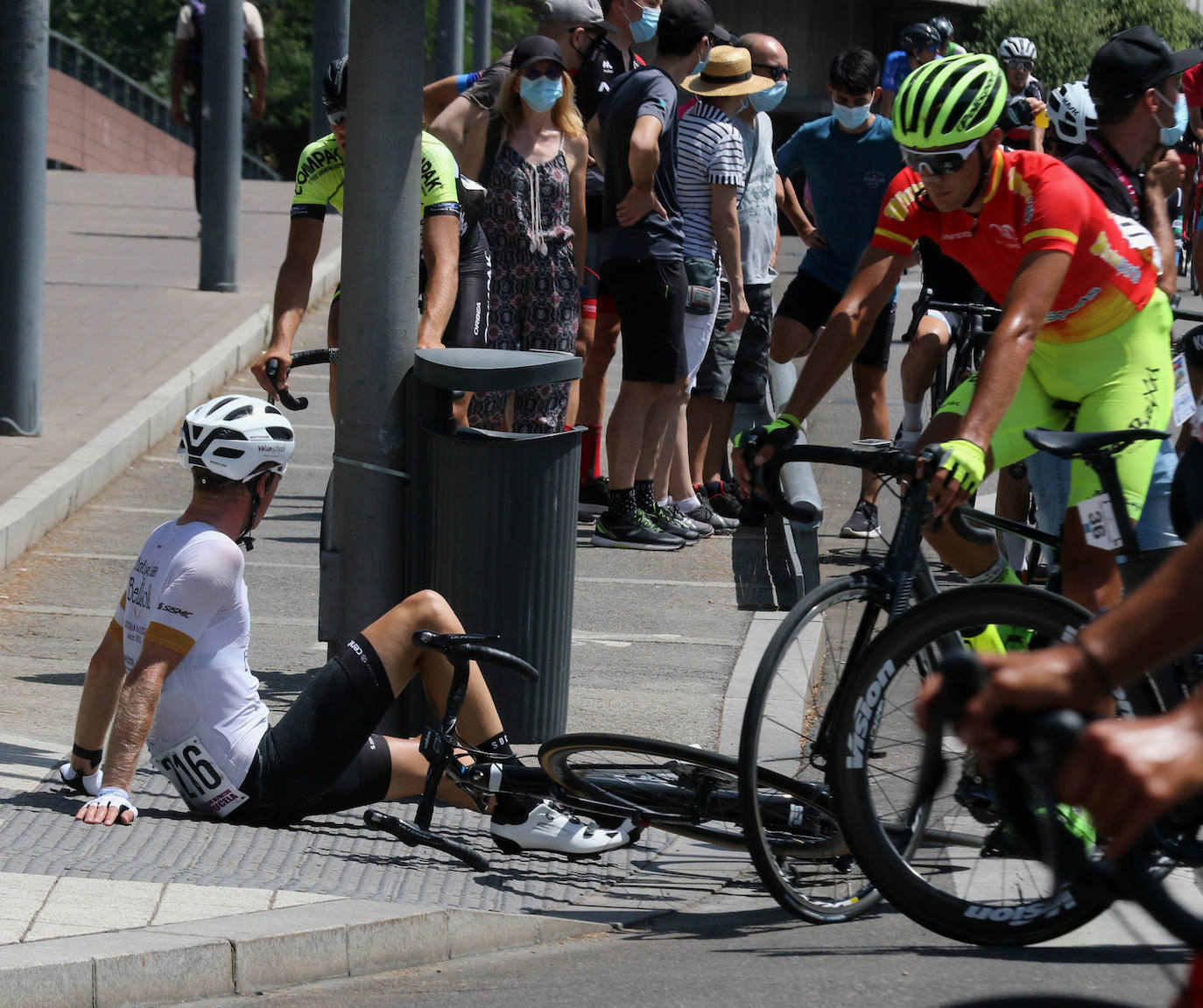 Pruebas Sub 23 y Élite del Memorial Ángel Lozano de cicilismo con salida desde el Campo Grande de Valladolid. 
