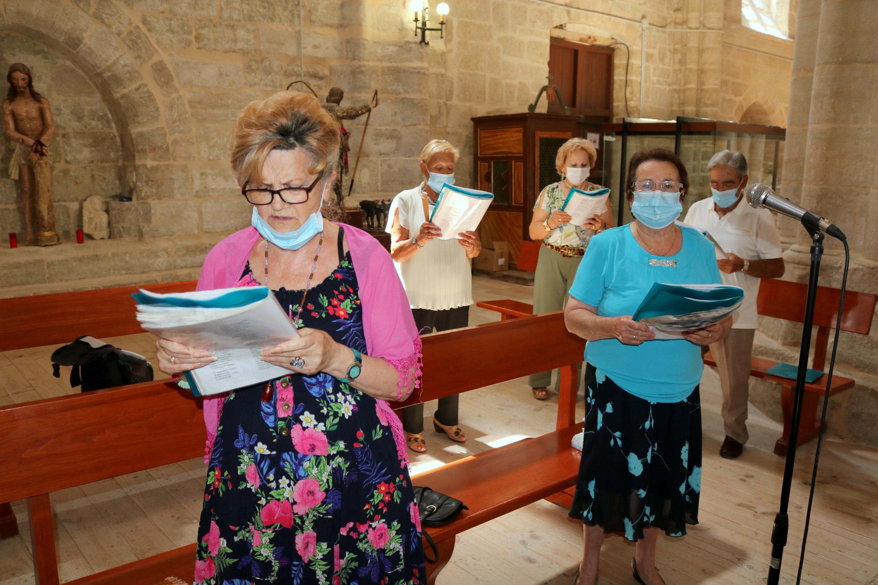 La Corporación Municipal visitó a todos los vecinos para entregarles la merienda