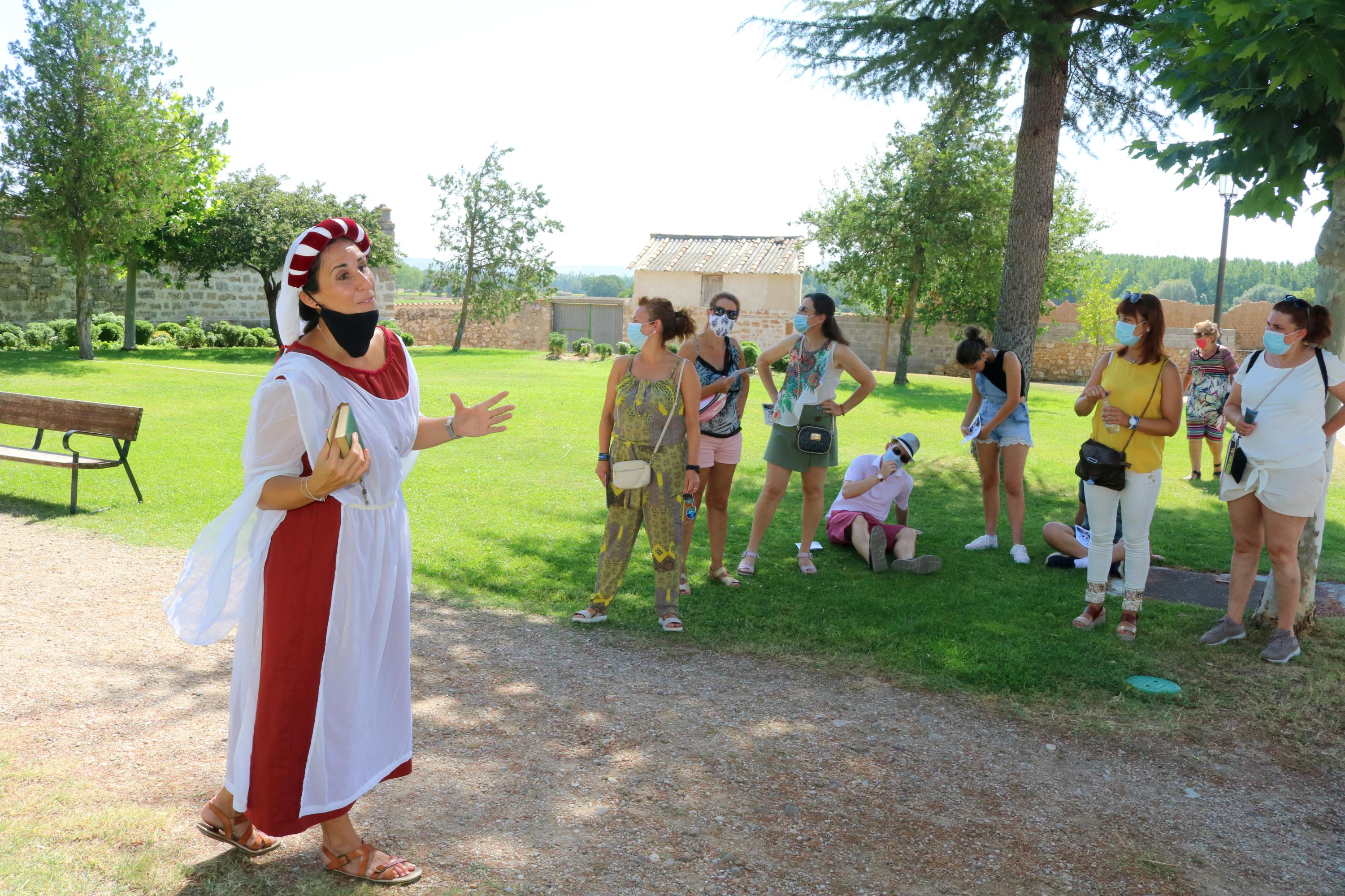 Asistentes a la Ruta Teatralizada por Torquemada