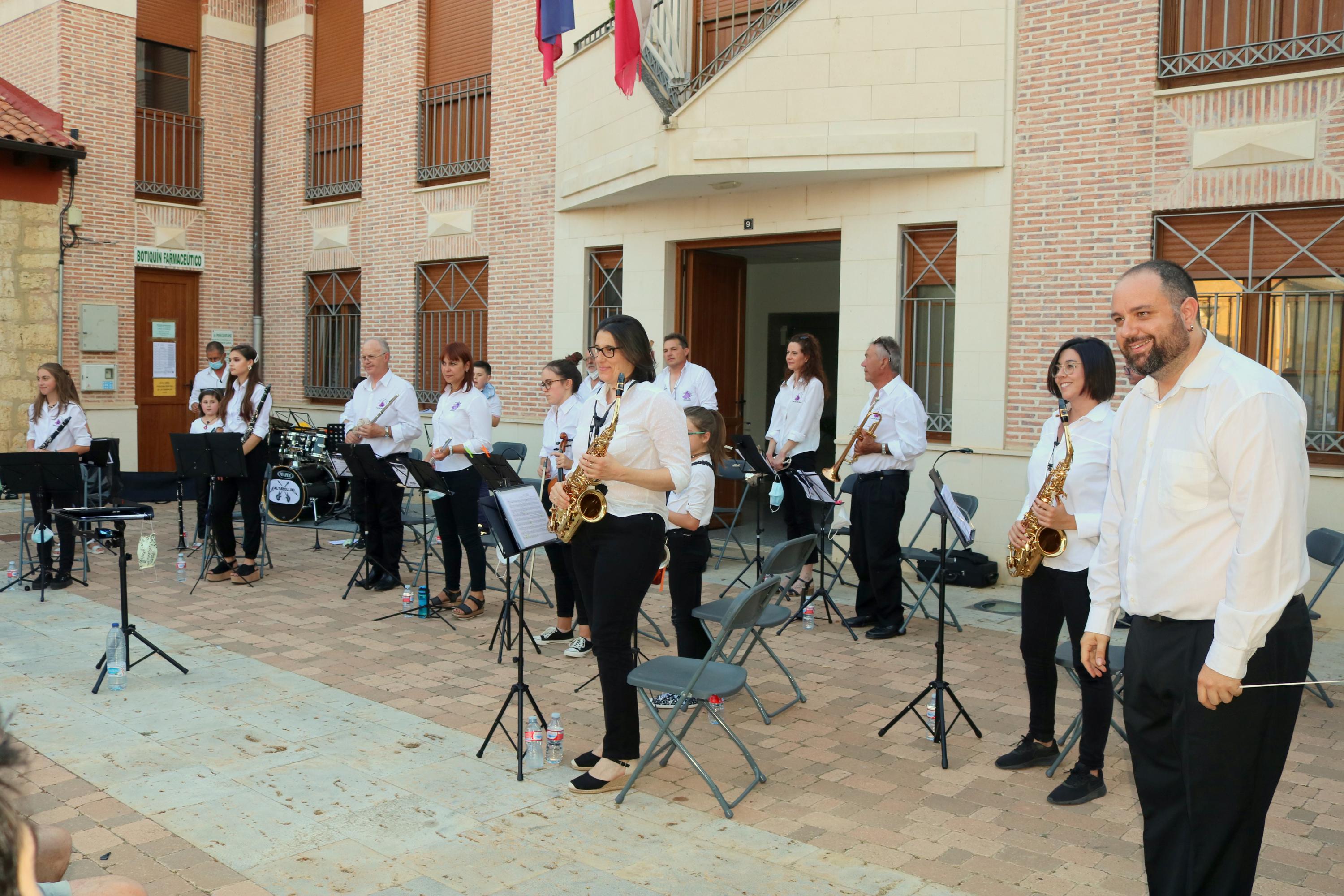 Actuación de la Banda de Música Comarcal de la ACJB en Fuentes de Valdepero