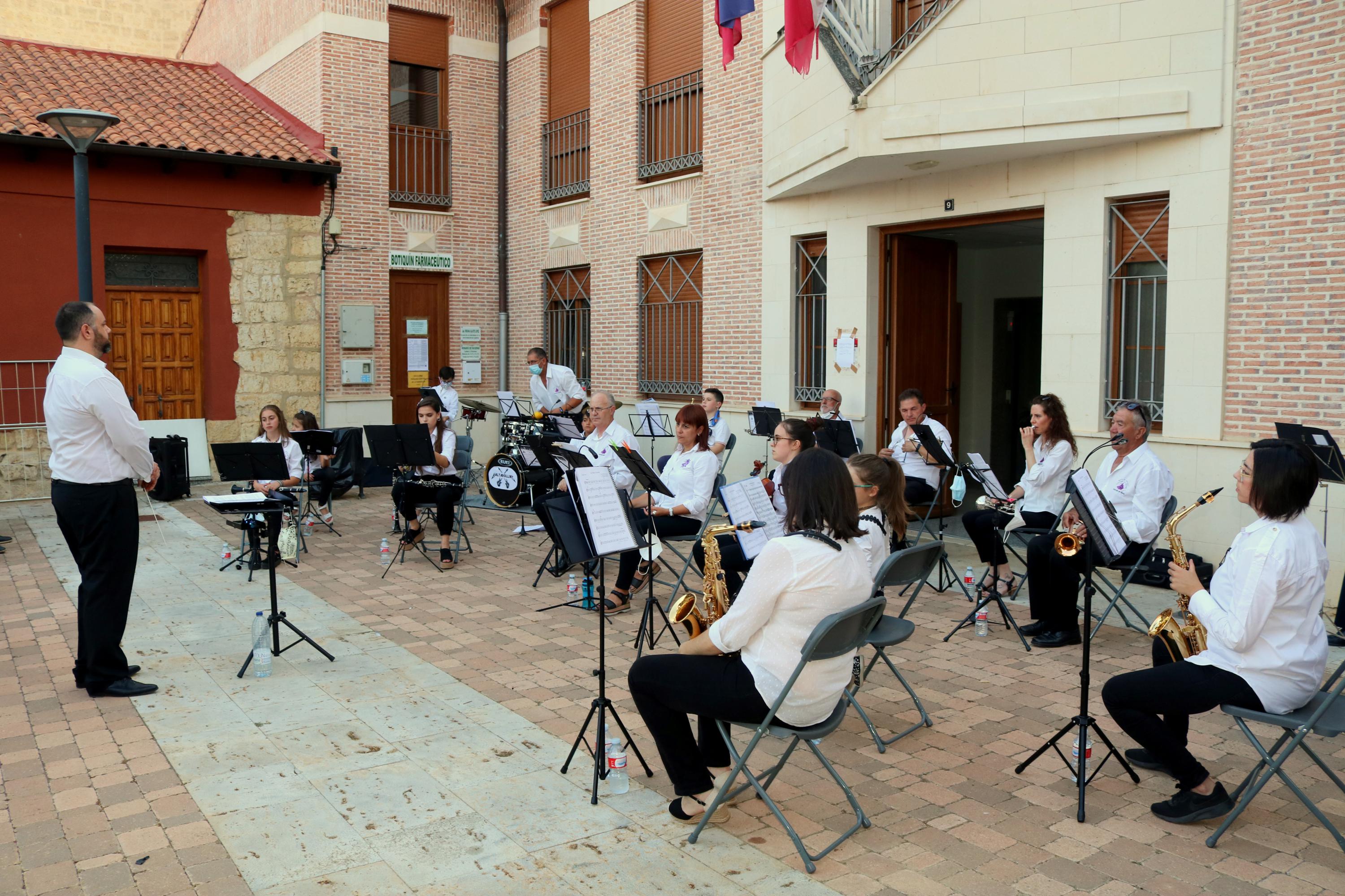 Actuación de la Banda de Música Comarcal de la ACJB en Fuentes de Valdepero