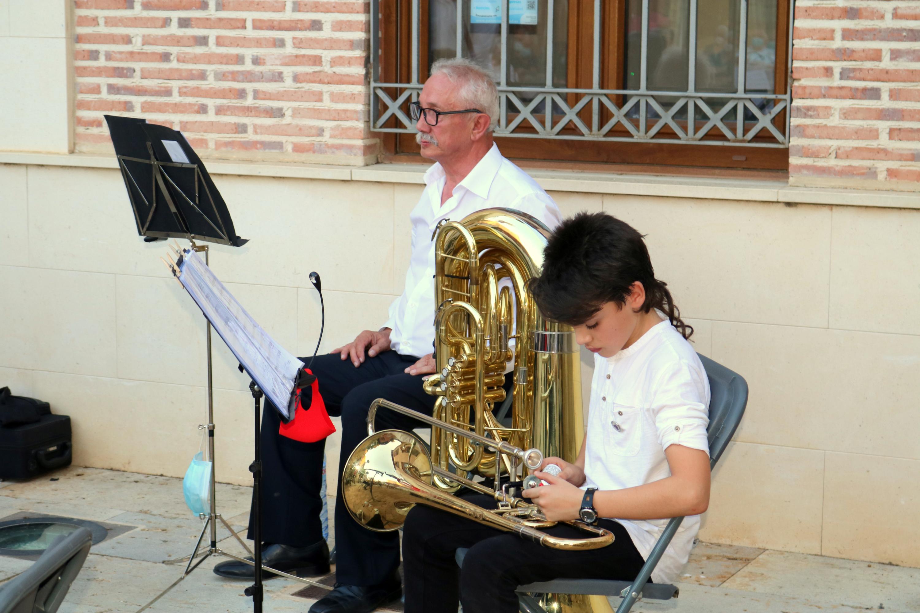 Actuación de la Banda de Música Comarcal de la ACJB en Fuentes de Valdepero