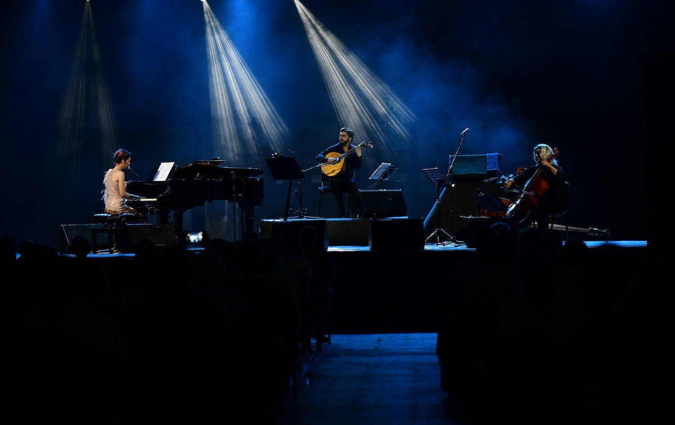 Fotos: Las melodías de Dulce Pontes llenan de magia la Feria de Valladolid