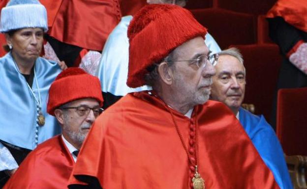 El magistrado del Constitucional denunciado por maltrato que obligó a las Cortes de Castilla y León a reactivar la comisión eólica