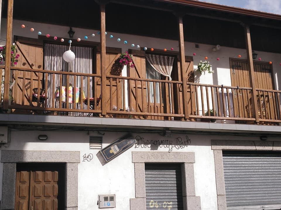 Arranca el I Concurso de Ornamentación de Balcones, Ventanas y Fachadas como única actividad de las fiestas, con 38 participantes. 