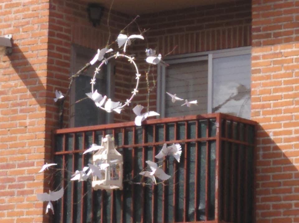 Arranca el I Concurso de Ornamentación de Balcones, Ventanas y Fachadas como única actividad de las fiestas, con 38 participantes. 