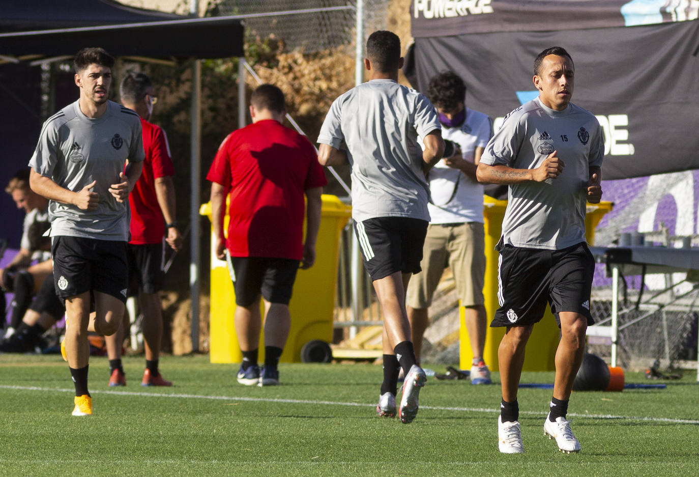 La plantilla del Real Valladolid ha entrenado esta mañana en los Anexos del estadio José Zorrilla. 
