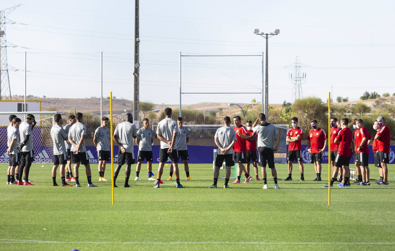 La plantilla del Real Valladolid ha entrenado esta mañana en los Anexos del estadio José Zorrilla. 