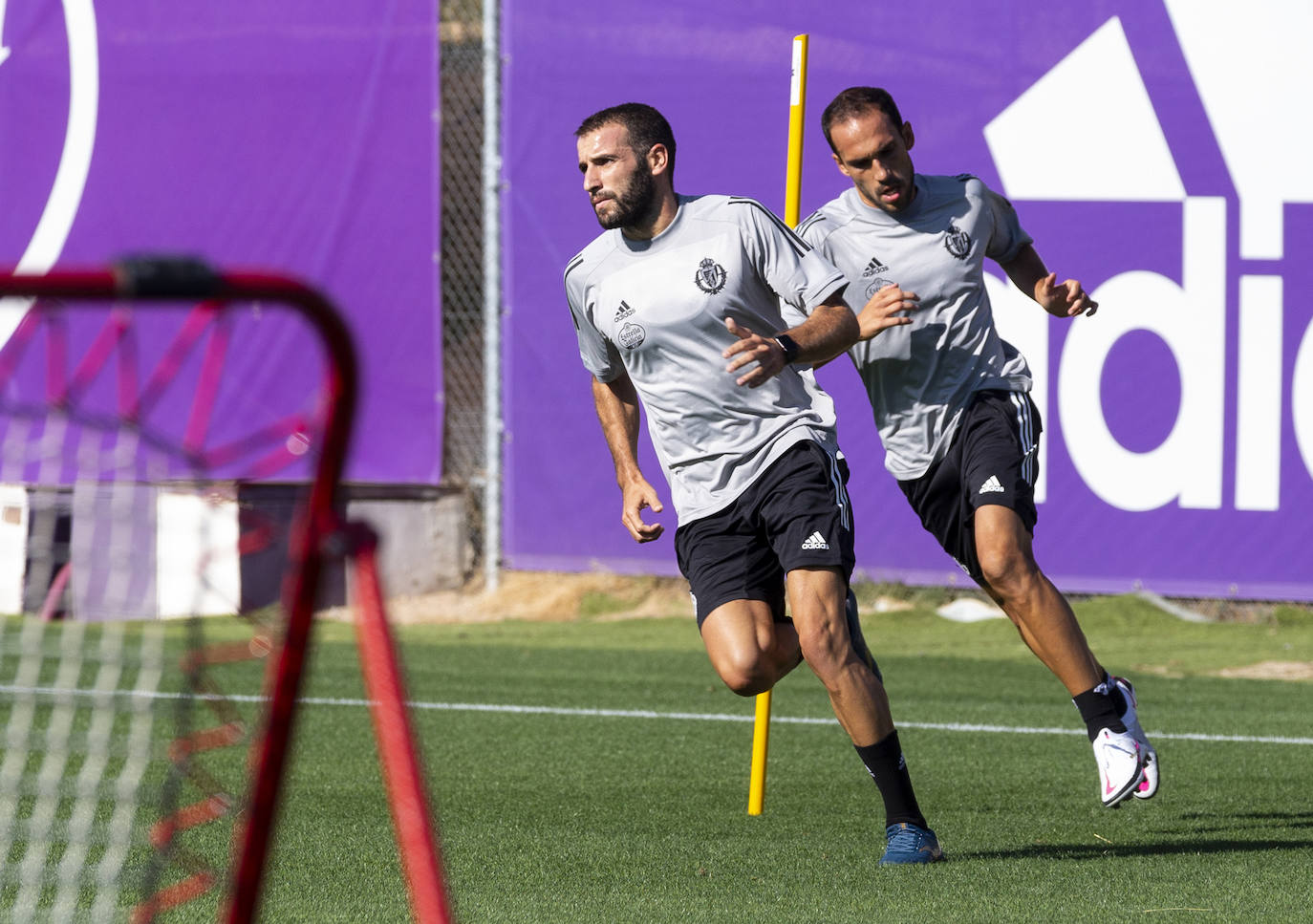 La plantilla del Real Valladolid ha entrenado esta mañana en los Anexos del estadio José Zorrilla. 