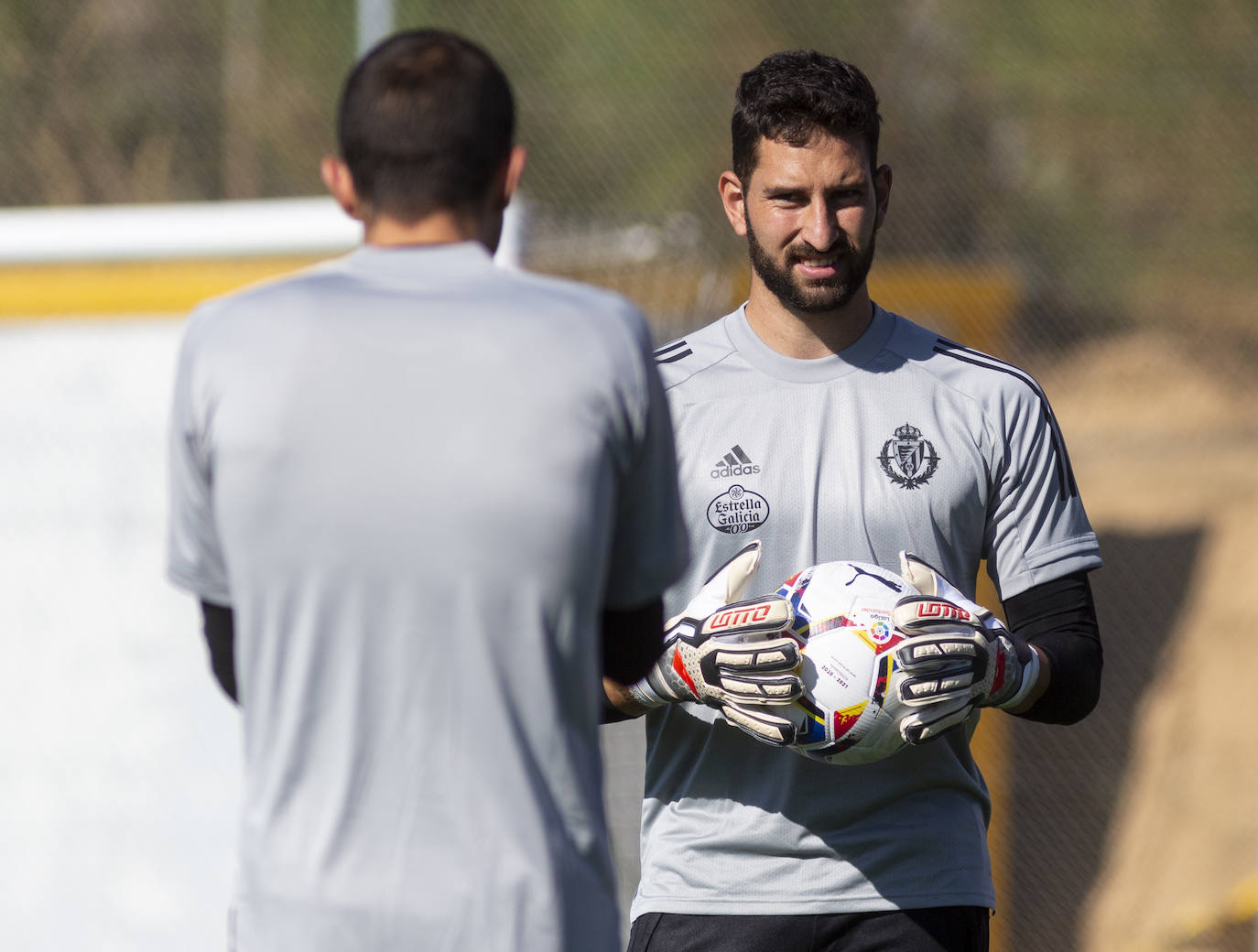 La plantilla del Real Valladolid ha entrenado esta mañana en los Anexos del estadio José Zorrilla. 