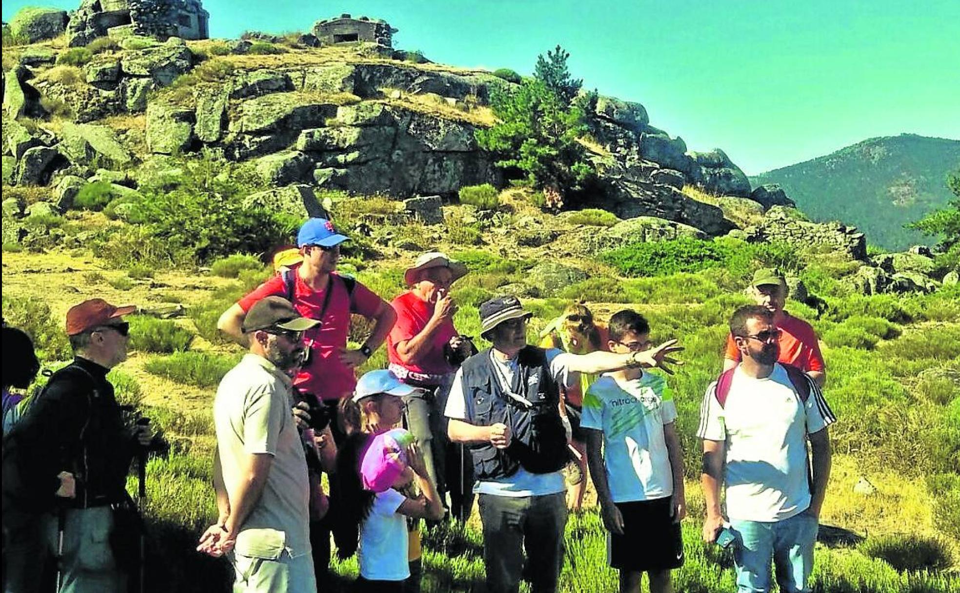 Jesús Vázquez (con el brazo extendido) en una excursión. 