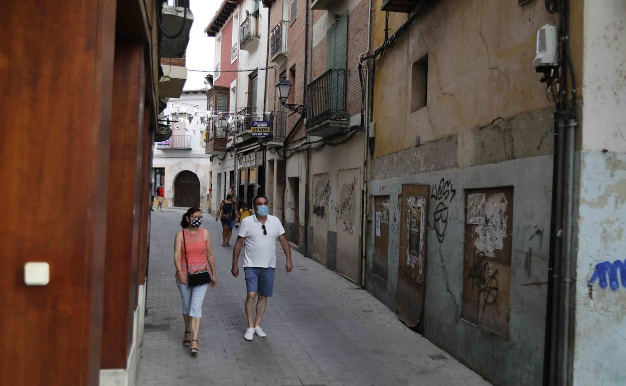 Las calles de Peñafiel, casi vacías sin chúndara. 